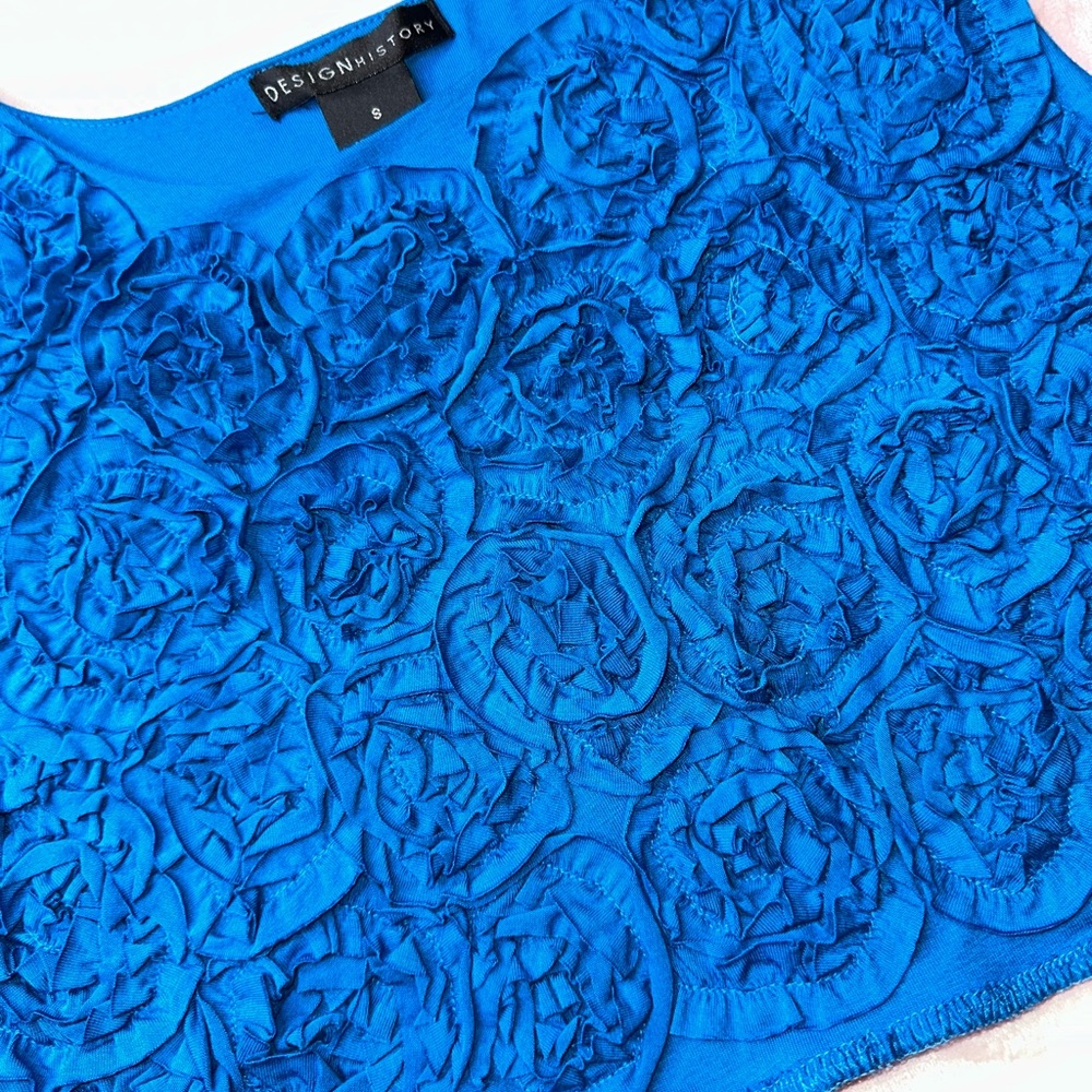 Design History Cyan Blue 3D Rosette Floral Cropped Top Upcycled NWT, Size S - Picture 3 of 4